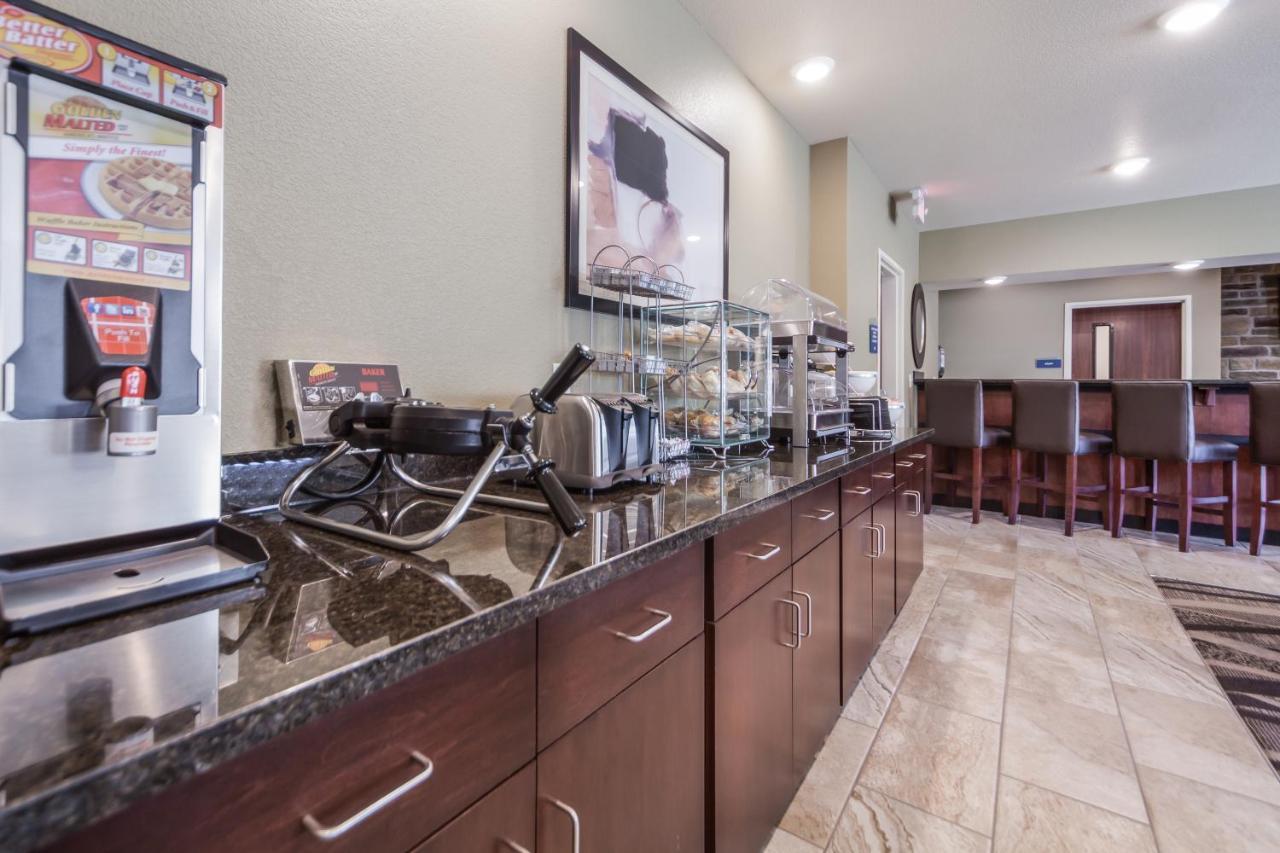 Cobblestone Inn & Suites - Holdrege Dış mekan fotoğraf